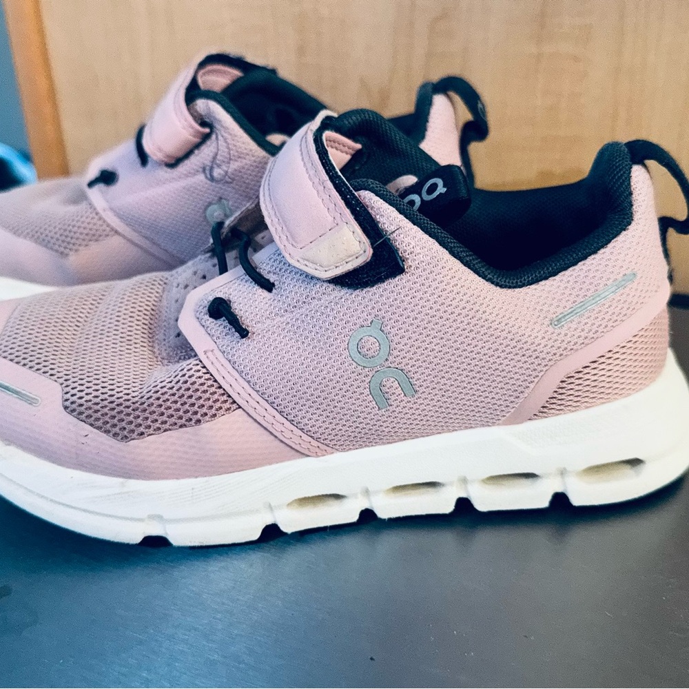 On Running Kids Light Pink Sneakers